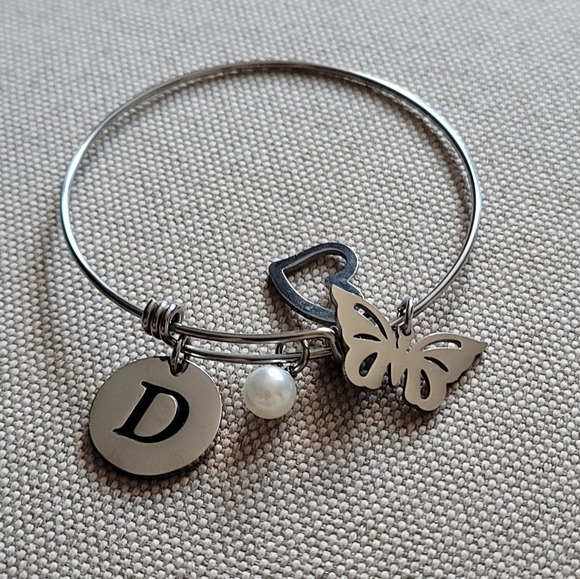 D Initial Wire Bangle Bracelet - Picture 4 of 4